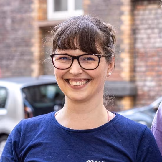 Pia Wroblewski lächelt in die Kamera.