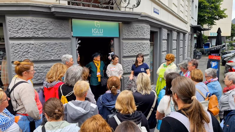 Narrenkappen_Gardefrauen_20260614_Begrüßung_800x450 Begrüßung zu einem Workshop im IGLU