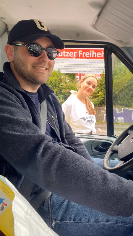 Glas_CSD_20260705_Max_450x800 Der Fahrer vom Gaffel Wagen